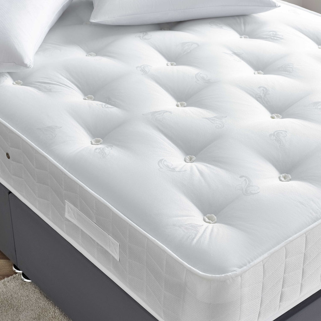 Deep Sleep Chatsworth 1000 Sprung Pocket Mattress - close up of mattress surface and edge - Beds4Us