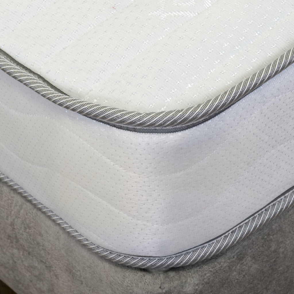 Kayflex Shallow 800 Pocket Sprung Mattress - close up of mattress corner - Beds4Us