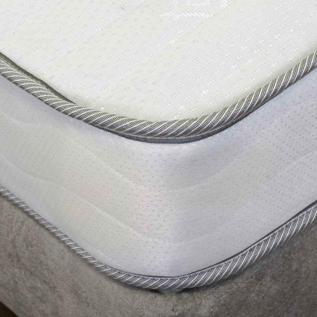 Kayflex Shallow Pocket 800 Mattress - close up of mattress corner - Beds4Us