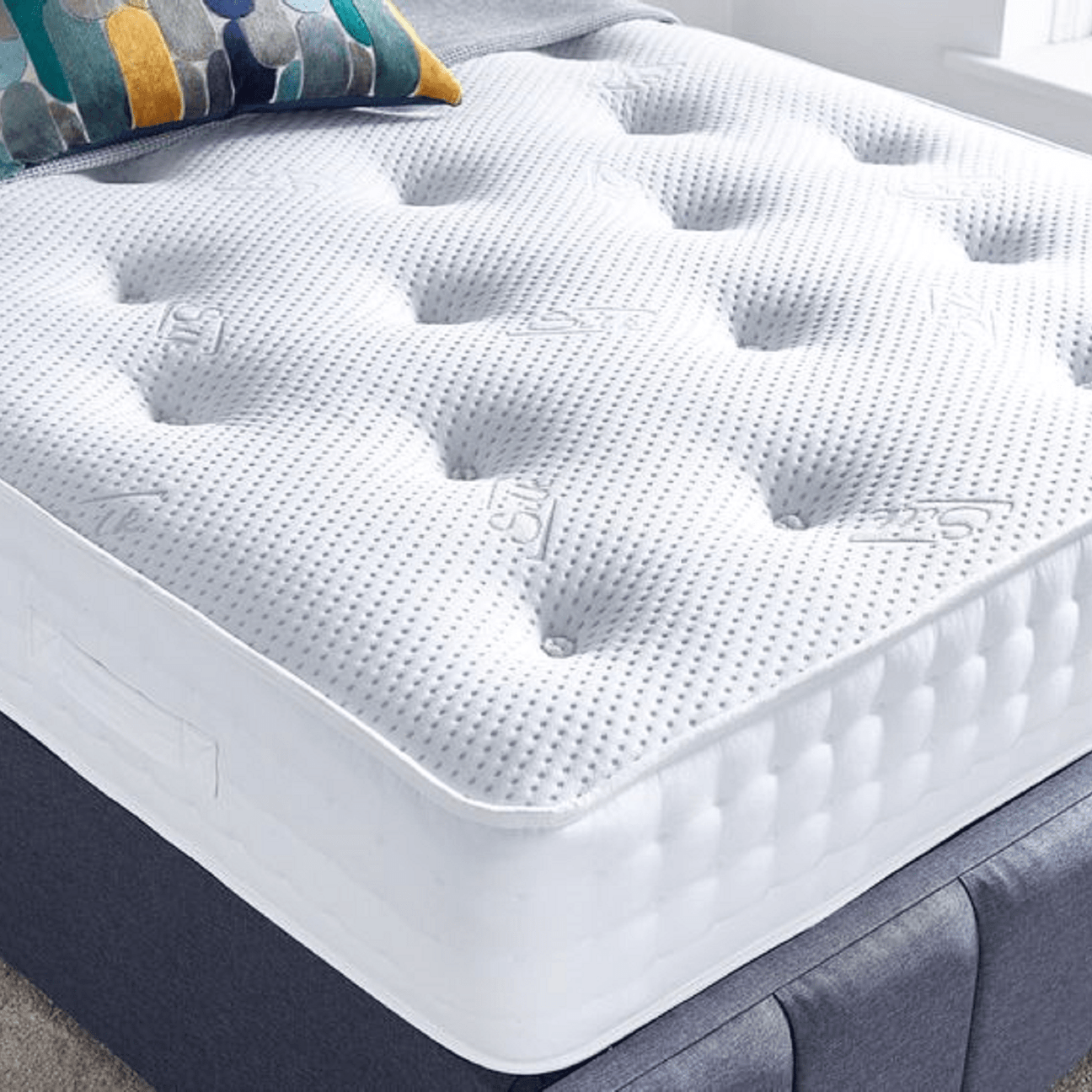 Deep Sleep Silk 1000 Mattress - Mattress surface and edge - Beds4Us