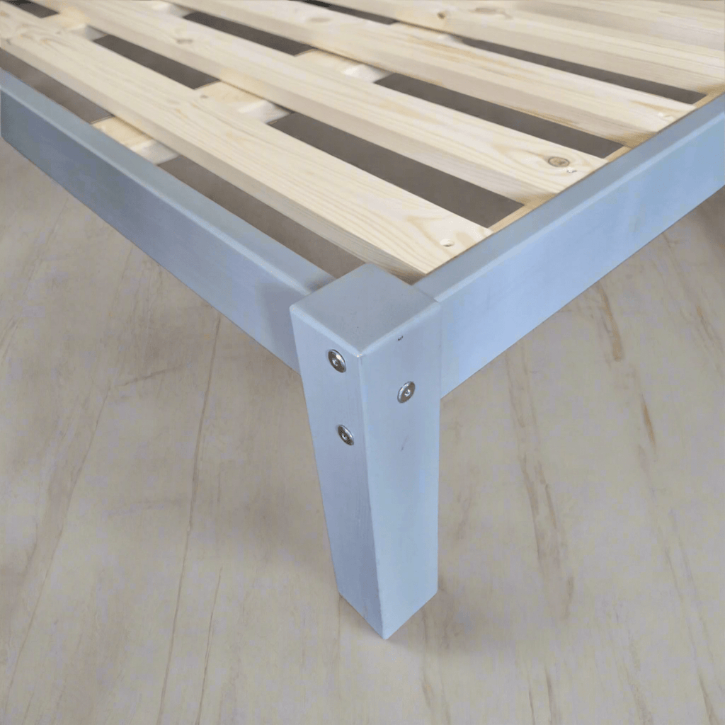 JJ Ranch 4-Rail - close up of frame foot and slats - Beds4Us