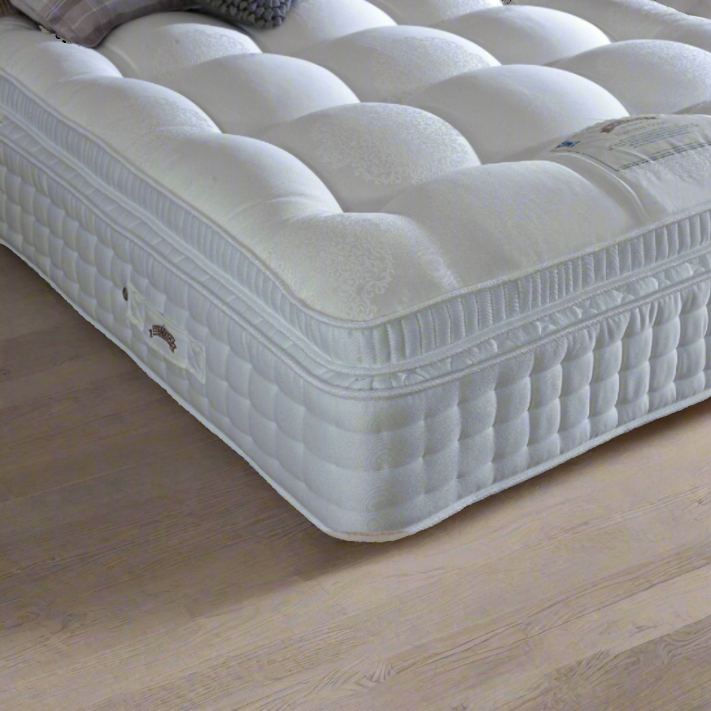 Natural Gold 3500 - Focus on corner of mattress - Beds4Us